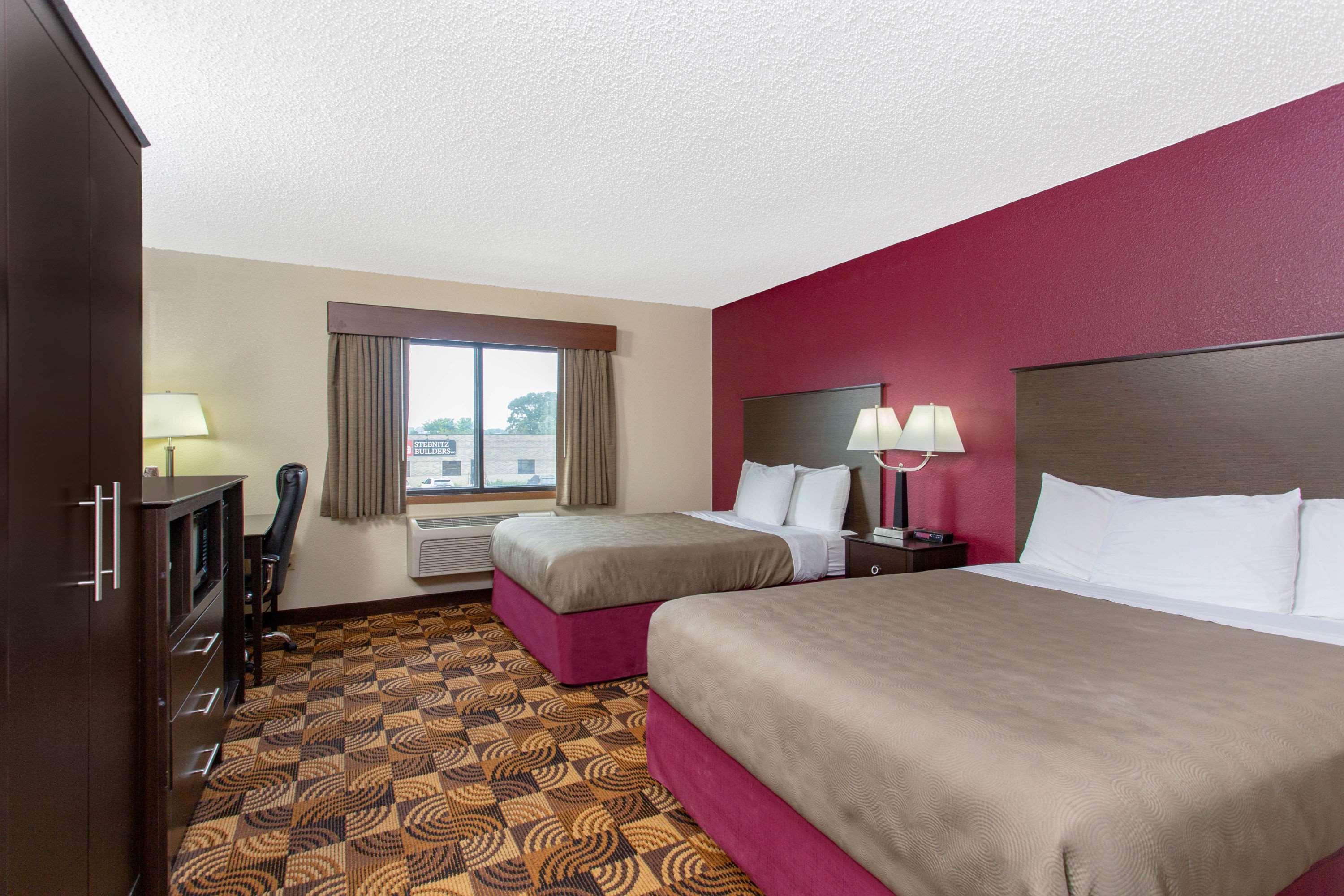 Americinn By Wyndham Elkhorn Near Lake Geneva Екстер'єр фото