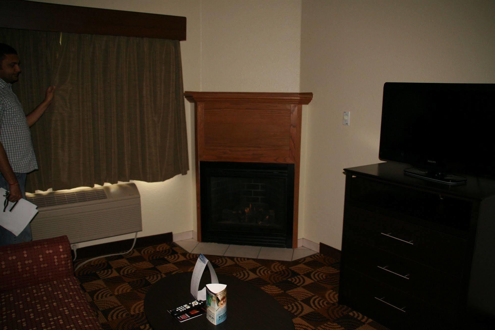 Americinn By Wyndham Elkhorn Near Lake Geneva Екстер'єр фото